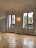 Parisian Showroom in the 7th Arr. - Image 9