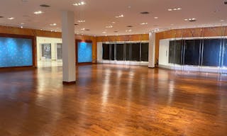 White-Box Boutique in Greater Los Angeles - Image 3