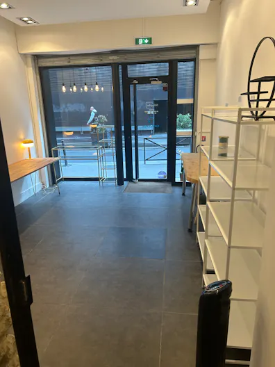 Un espace pop-up parfait dans une jolie rue commerçante - Image 4