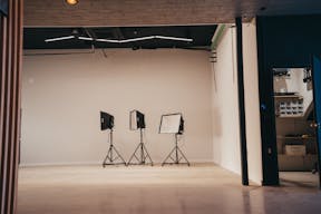 Luxurious, ground-level Soundstage with gorgeous lounge, large garage door and private parking - Image 1