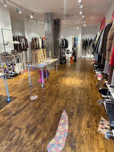 Emplacement pop-up store num�ro 1 - Boutique situ�e entre la place Victor Hugo et le Starbuck caf�. - Image 2