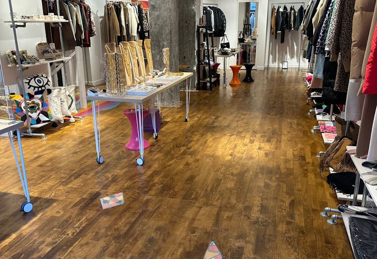 Emplacement pop-up store num�ro 1 - Boutique situ�e entre la place Victor Hugo et le Starbuck caf�. - Image 2