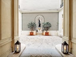 Loft Space in the 1st Arrondissement - Image 6