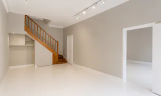 Showroom in Palais Royal (1 arcade + 2 floors) - Image 3
