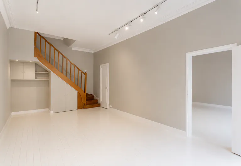 Showroom in Palais Royal (1 arcade + 2 floors) - Image 3
