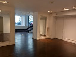 Prime Location Boutique - Triangle d'Or Paris - Image 19