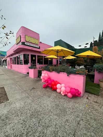 Prime corner space on Melrose - best pop up space in LA. - Image 0