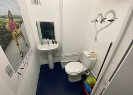 Sophisticated Boutique in the 9th district - Image 6