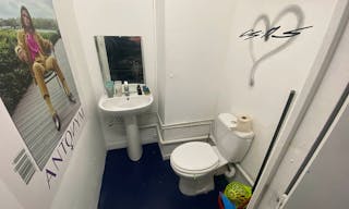 Sophisticated Boutique in the 9th district - Image 6