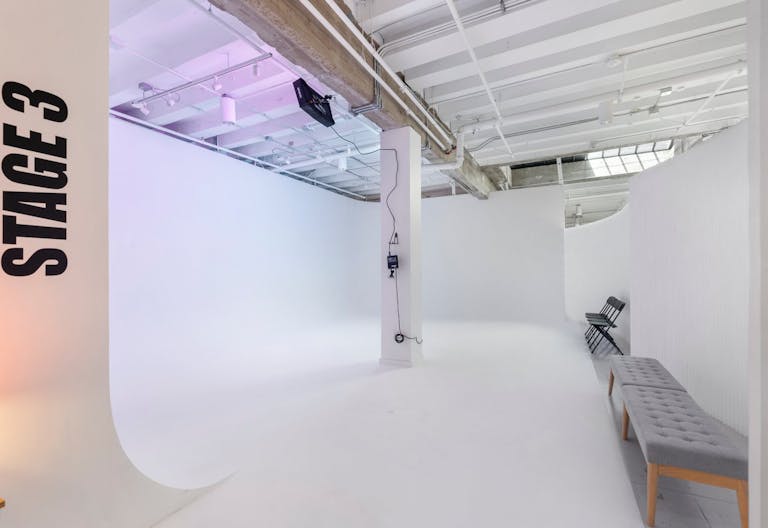 PRE-LIT (RGB) WHITE CYC STUDIO | PRIVATE HAIR, MAKEUP AND VANITY SPACE - Image 4