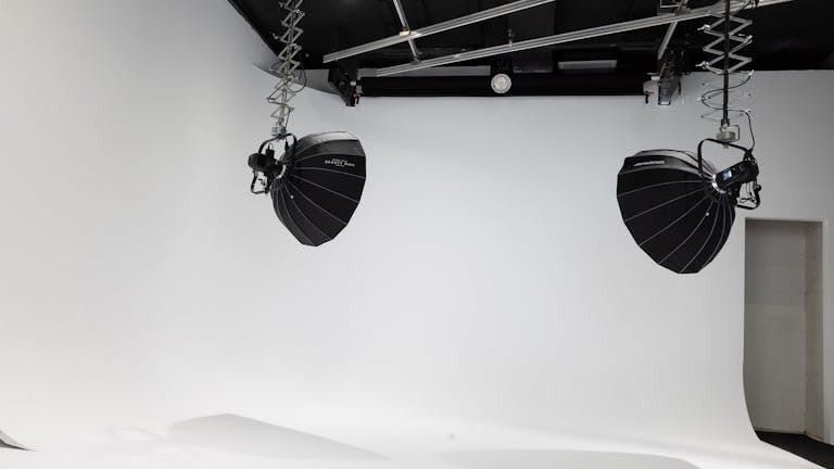 Photography Studio - Fully Equipped and Managed With Cyclorama Wall - Image 4