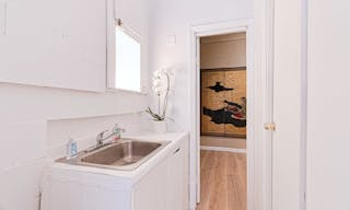 Beautiful White Box in Lower East Side, Chinatown, close to SoHo, Tribeca and other art galleries - Image 6