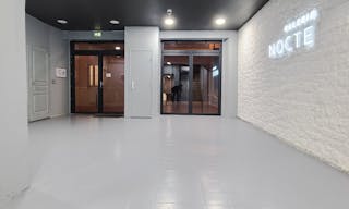 Gallery / showroom combined with a speakeasy bar in the center of Paris - Image 4