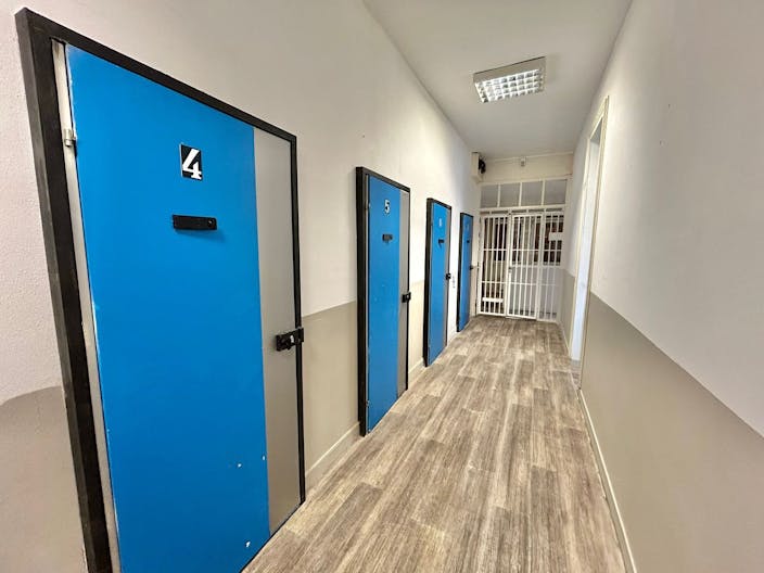 D�cor/Lieu de tournage: Centre p�nitentiaire / Prison - Image 1