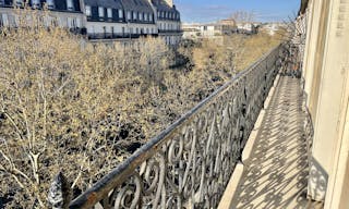 Appartement haussmannien chic et lumineux avec balcon - Image 6