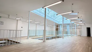 Loft industriel avec verrière zénithale - Image 14