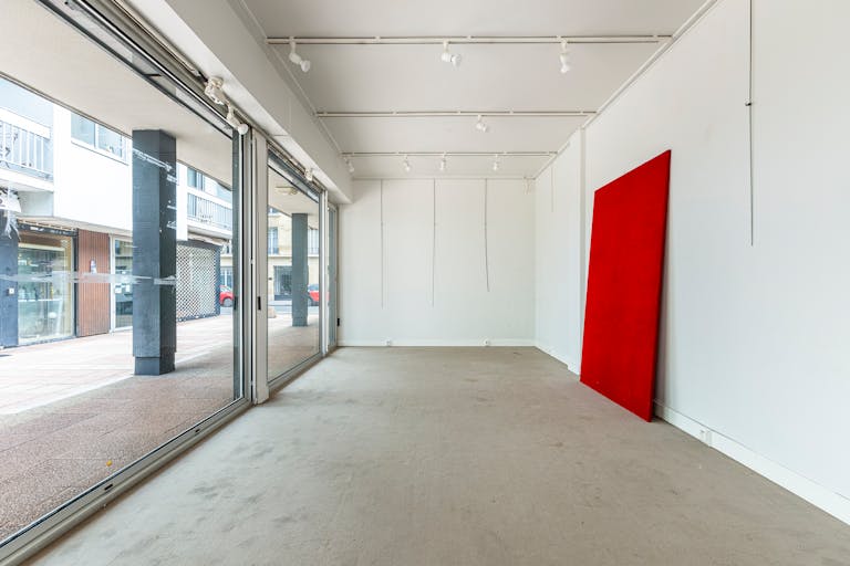 Art Galerie à proximité du Champs de Mars et de la Tour Eiffel -idéale pour des expositions d'arts modernes ou anciens, sculptures, antiquaires ou autre showroom - Image 3