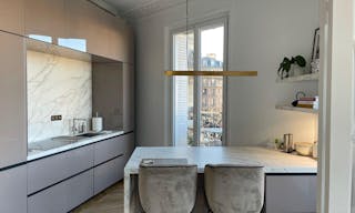 Magnificent apartment with exceptional view of Notre Dame - Image 7