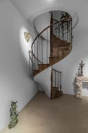 Classic Parisian Art Gallery with Black Storefront 40m2 - Image 2