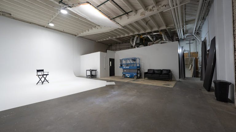 Yukon 1 - Large White Cyc Wall - Image 4