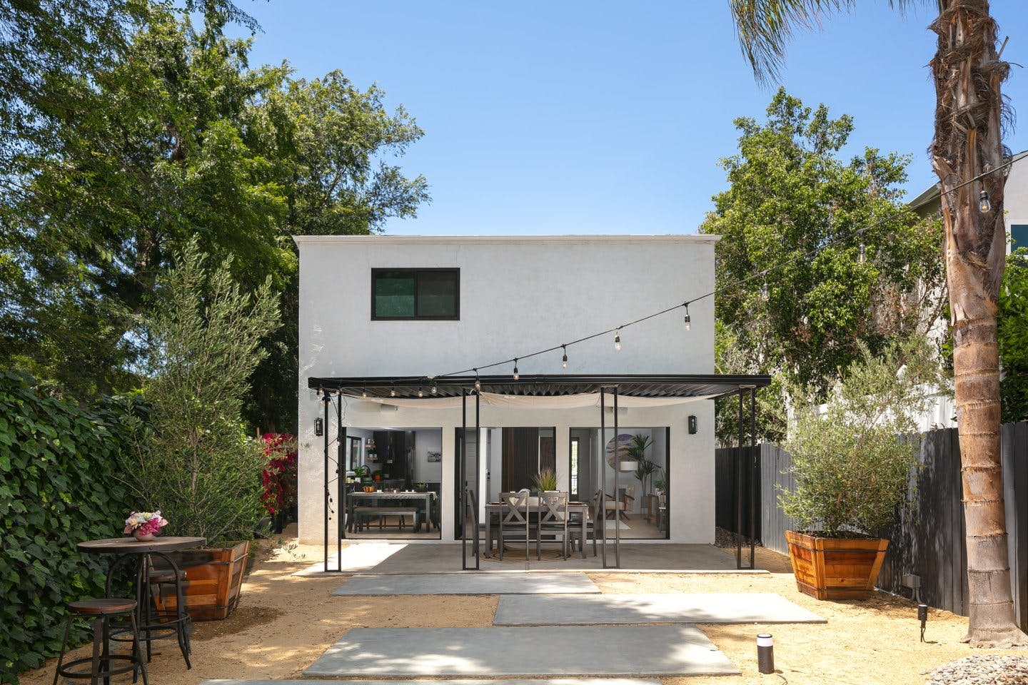 Modern Oasis Luxury Estate in Toluca Lake