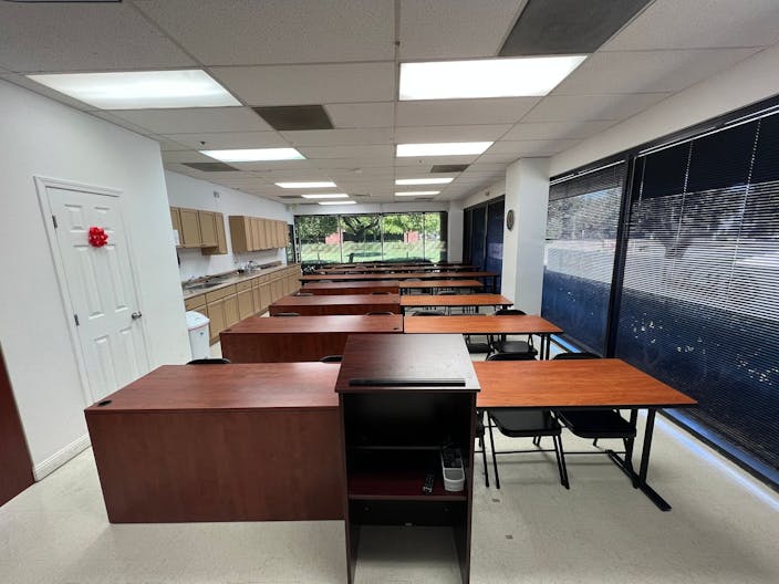 Spacious , quiet and clean room 127 at University of San Jose - Image 0