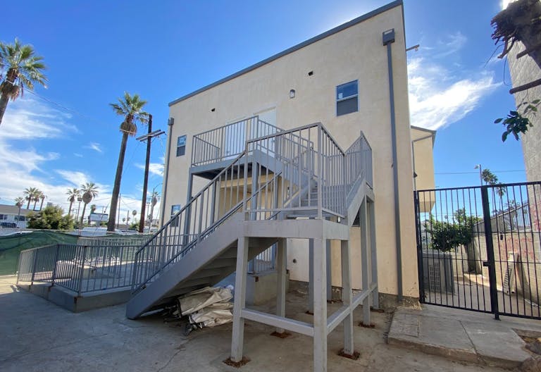 Unleash Creativity in Modern Live-Work Studios - West Washington - Image 1