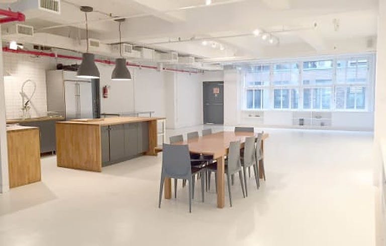 Modern Loft Showroom in Midtown - Image 2