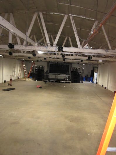 Large Industrial Warehouse Space Multiuse - Image 2