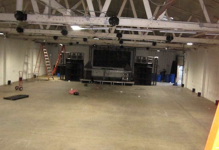 Large Industrial Warehouse Space Multiuse - Image 2