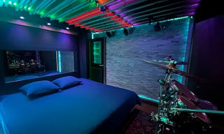 Lieu artistique avec studio créatif à Gare de l'Est - Image 1