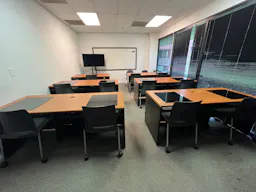 Spacious , quiet and clean room 125 at University of San Jose - Image 5