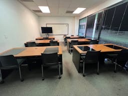 Spacious , quiet and clean room 125 at University of San Jose - Image 5