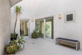 Villa in Beverly Hills - Pool - Scenic Outlook - Image 15