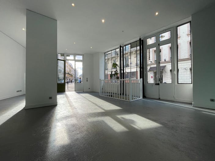 Boutique Canal Saint Martin - Image 3