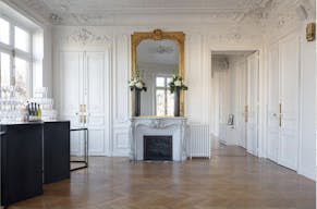 Haussmannian showroom near the Arc de Triomphe - Image 0