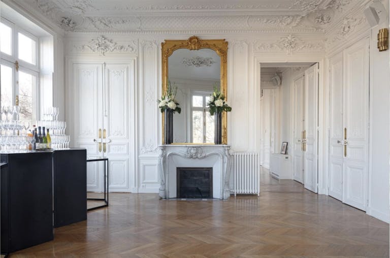 Haussmannian showroom near the Arc de Triomphe - Image 0