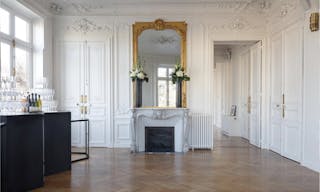 Haussmannian showroom near the Arc de Triomphe - Image 0