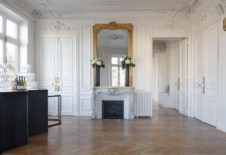 Haussmannian showroom near the Arc de Triomphe - Image 0