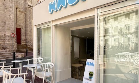Coffee shop - Face au palaoise du festival - Image 0