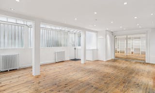 Contemporary Showroom in Le Marais - Image 4