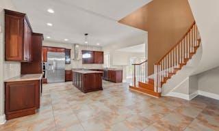 Contemporary Mansion with lots of spaces - Image 5