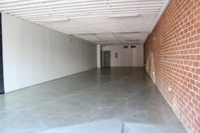 Classic Retail Space on Prime Melrose Avenue - Image 2