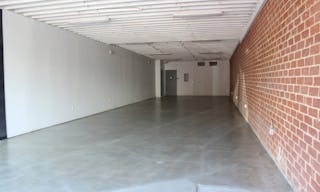 Classic Retail Space on Prime Melrose Avenue - Image 2