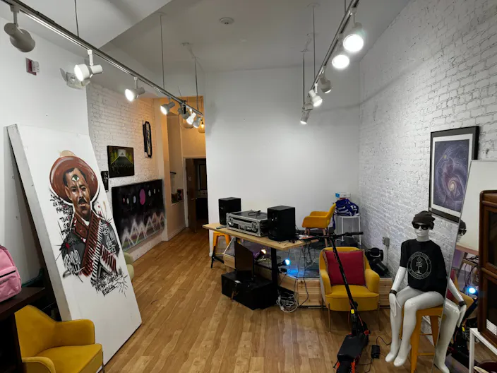 Large Beautiful Store Front with fixtures, a stage and audio/video access , 1500 sf , fitting rooms and a bathroom - Image 4