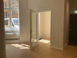 Versatile Space in Berlin Mitte: Your Pop-Up, Event, or Office Awaits! - Image 7