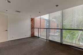 Trendy Building in Beverly Hills - Image 1