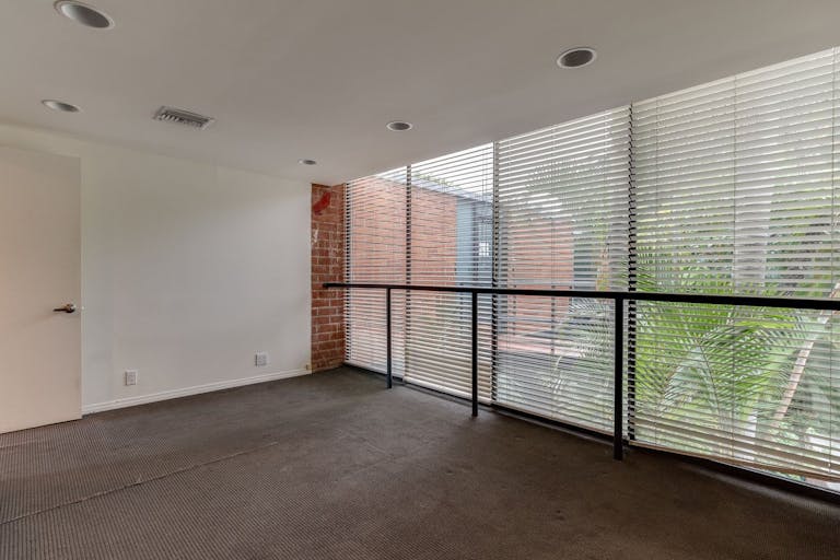 Trendy Building in Beverly Hills - Image 1