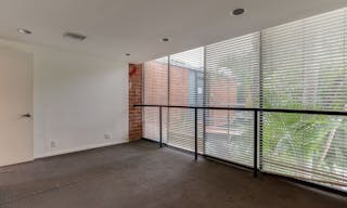 Trendy Building in Beverly Hills - Image 1