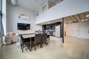 Sun-drenched retail space with 15' Ceilings - Image 3